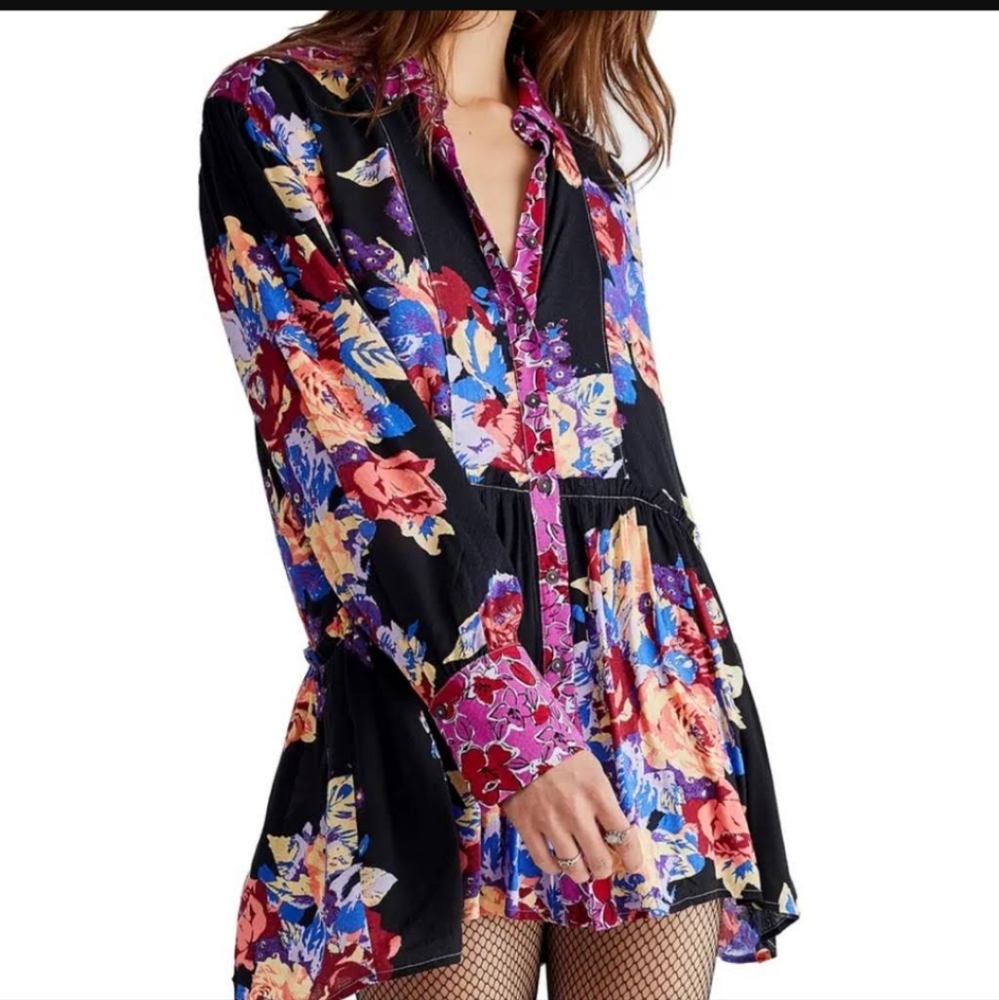 🌺 FREE PEOPLE BRUNCH A BUNCH TOP TUNIC.